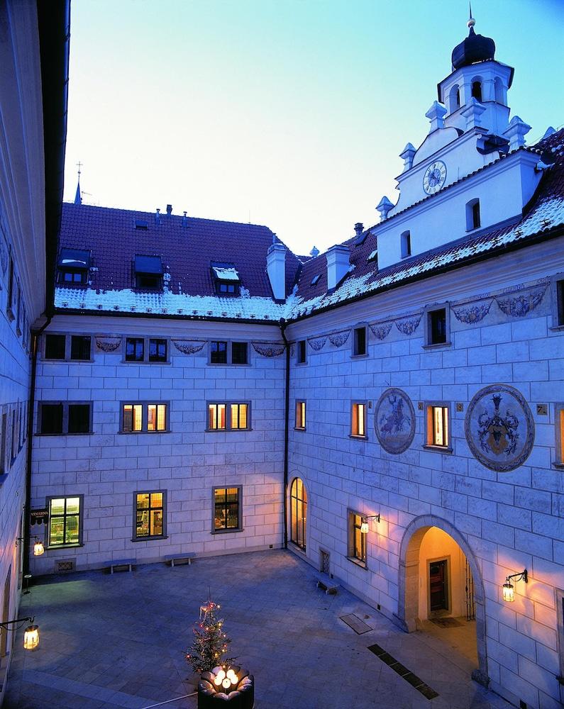 Hotel Ruze Český Krumlov Exterior foto The courtyard of the Landhaushof