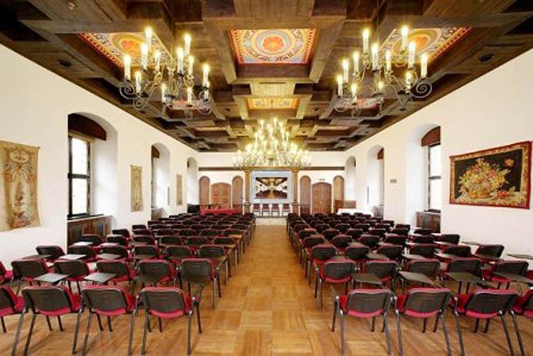 Hotel Ruze Český Krumlov Negocio foto The interior of the synagogue
